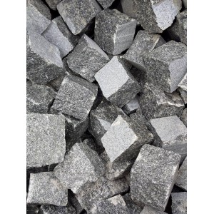 Trinkelės granito juodos skeltos~8x8x8cm, kg